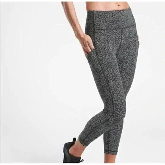 ATHLETA Leggings Sz XL Ultimate Stash 7/8 Textured Tight Black Gray Wicking EUC - Picture 1 of 9